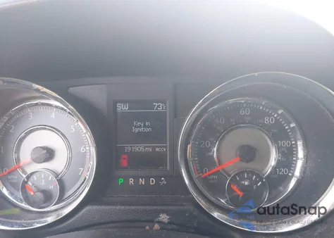 2011 Chrysler Town & Country Touring-L z USA, uszkodzony, nr VIN 2A4RR8DG4BR745842